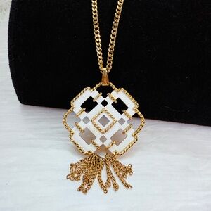 Vintage Avon Art Deco Cream White and Gold 1970s Prndant Brooch Reviva Necklace